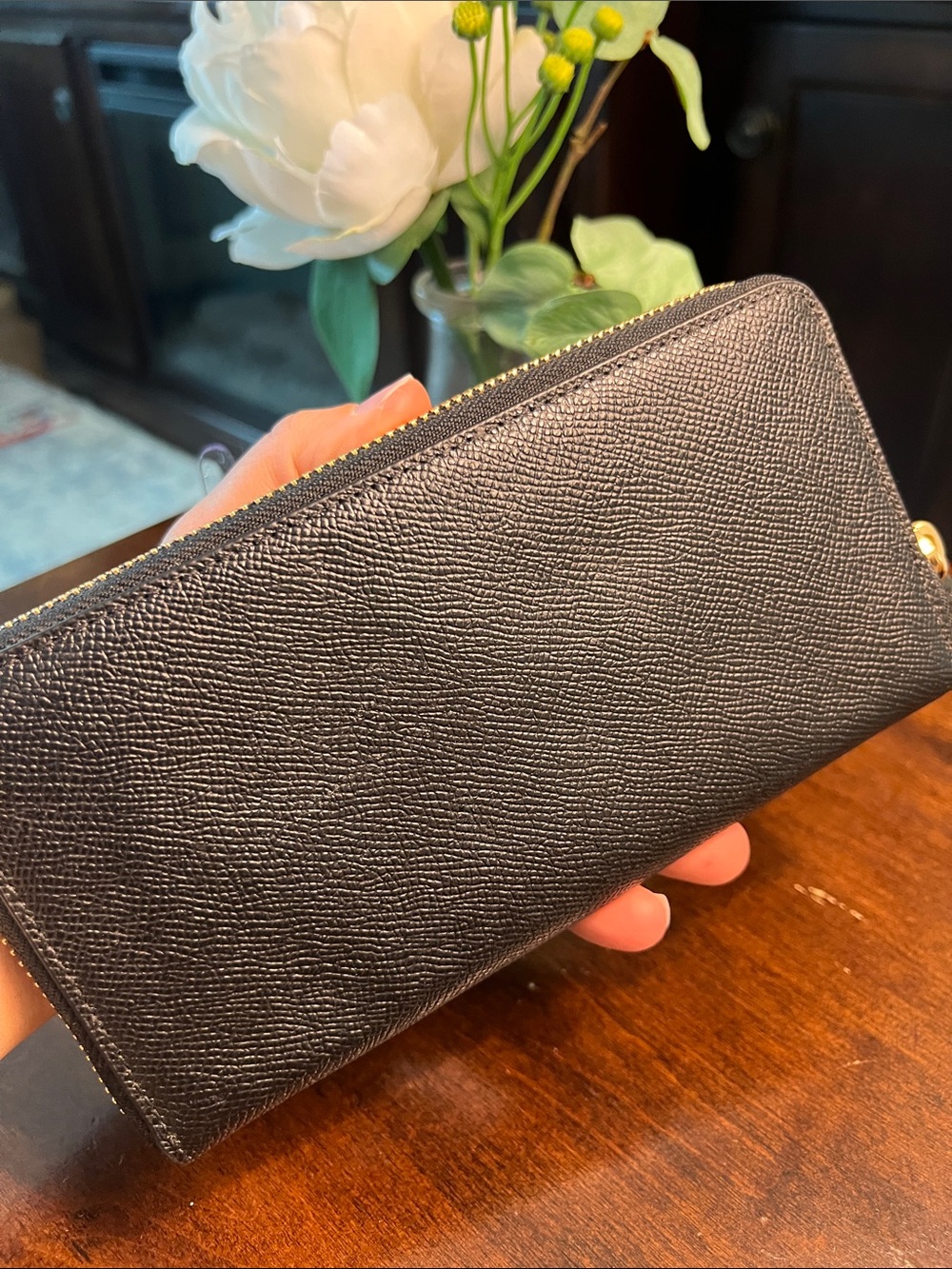 Authentic Coach Black Saffiano Zip Wallet with Gold Logo - Picture 4 of 17